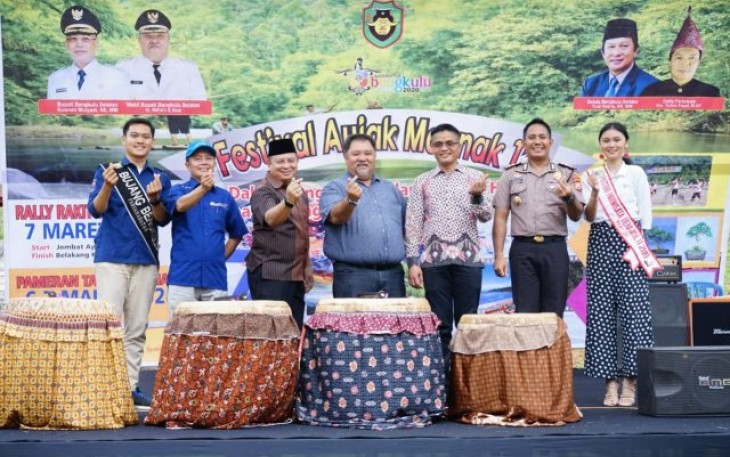 Wakil Bupati Bengkulu Selatan Rifai Buka Festival Ayiak Manna I