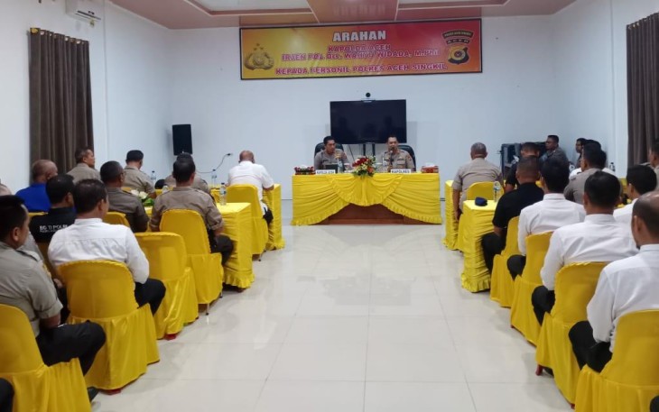 Kapolda Aceh Irjen Pol. Drs.Wahyu Widada M Phil saat melakukan silaturahmi tatap muka dengan Personel Polres Aceh Singkil.