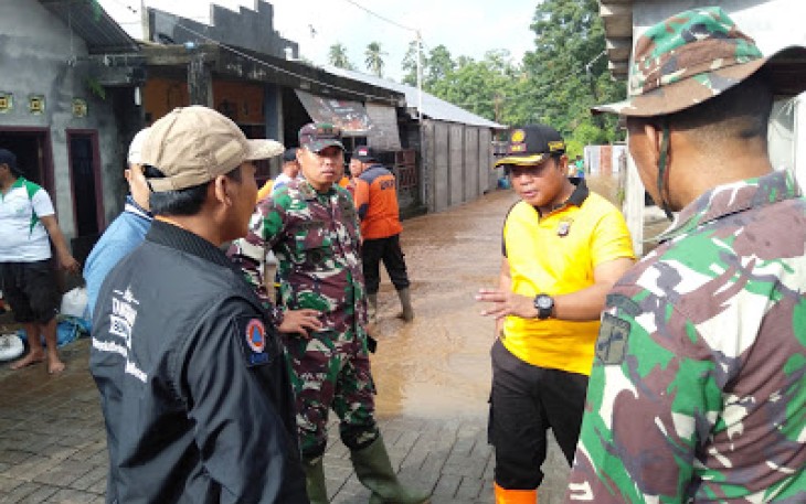 Dandim 1310/Bitung Bersama Kapolres Bitung Meninjau Lokasi Banjir Girian Bawah