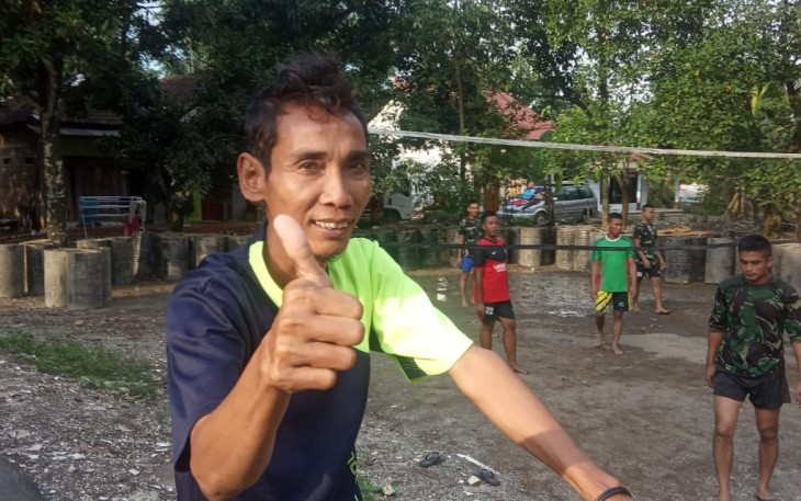 Anggota Satgas TMMD Pekalongan Menjadi Guru Bantu Di Tempat Tugas
