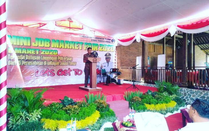 Wabup Blitar Marhaenis Urip Widodo saat menyampaikan sambutan 