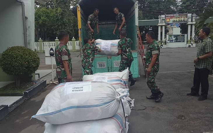 Kodim Pati Kirim 20 Karung Bantuan