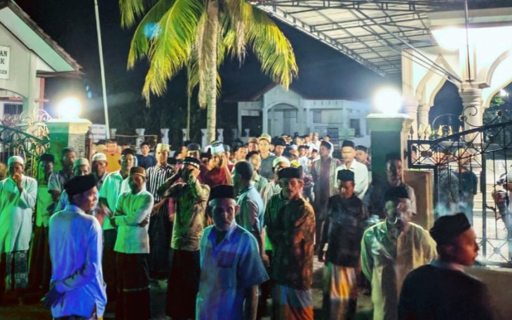 Sebagian Peserta Barisan Lafaz "Wakulja" saat Kumpul Menjelang Bubar di Pekarangan Meunasah Desa Meuliek Kecamatan Samalanga Bireuen Kamis 19  Maret 2020.