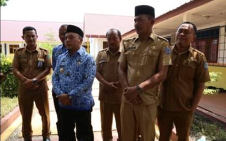 Bupati Labuhanbatu saat konferensi pers terkait virus corona