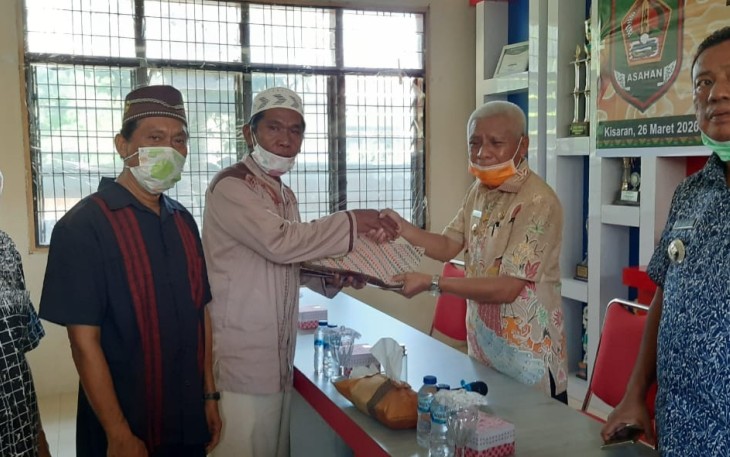 Bupati Asahan Serahkan Bantuan Pembangunan Musholla Ar Royyan Kelurahan Tebing Kisaran