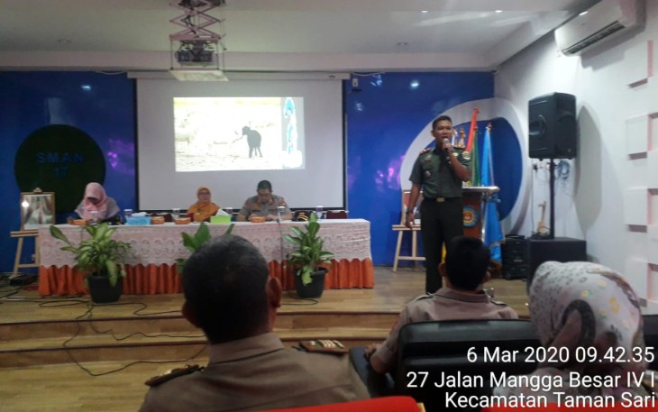 Danramil 01/Tamansari Penyuluhan di Sekolah SMAN 17