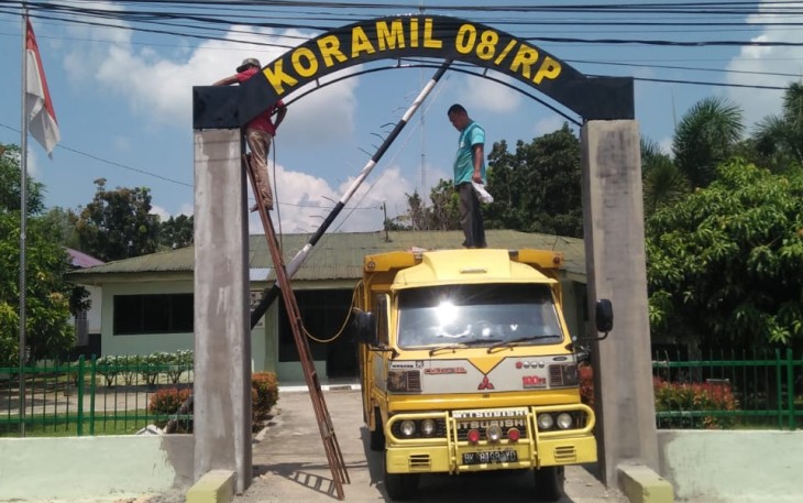 Gapura Didepan Koramil 08/RP
