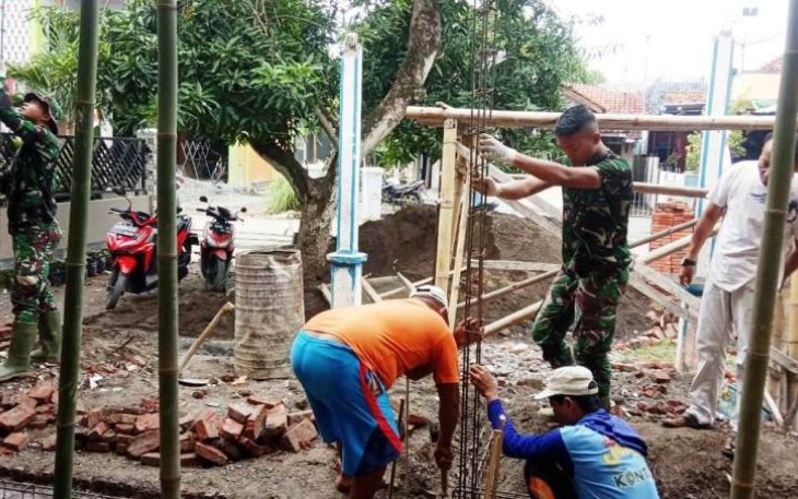 Semua Tiang Rumah Wiwik Dicor Beton