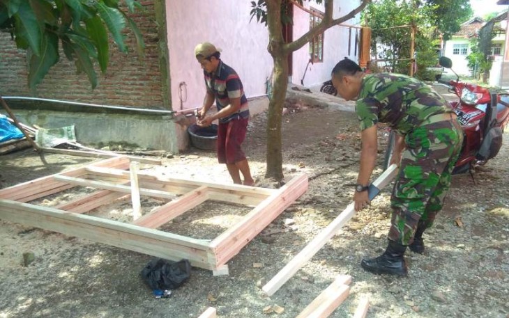 Berkah Hadirnya TMMD Reguler Pekalongan Bagi Tukang Kayu