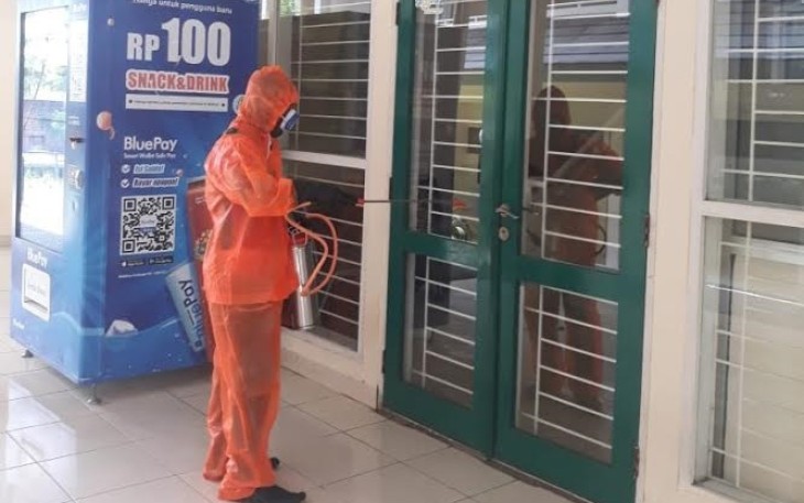 UIN SGD Lakukan Penyemprotan Disinfektan