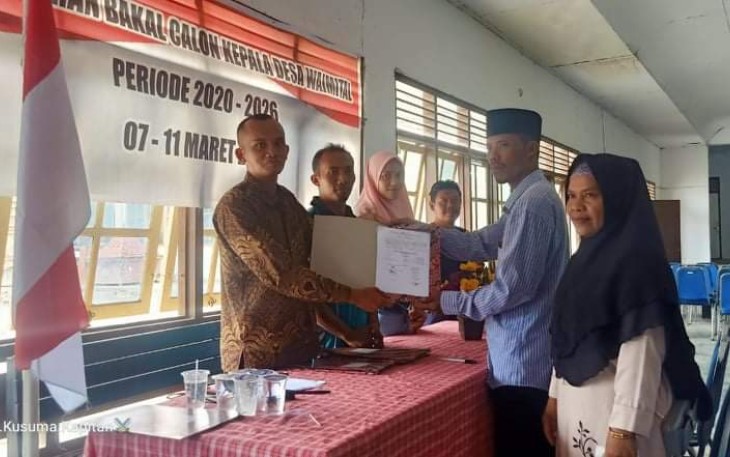Amrulloh daftarkan diri sebagai bakal calon kepala desa Waimital periode 2020-2026