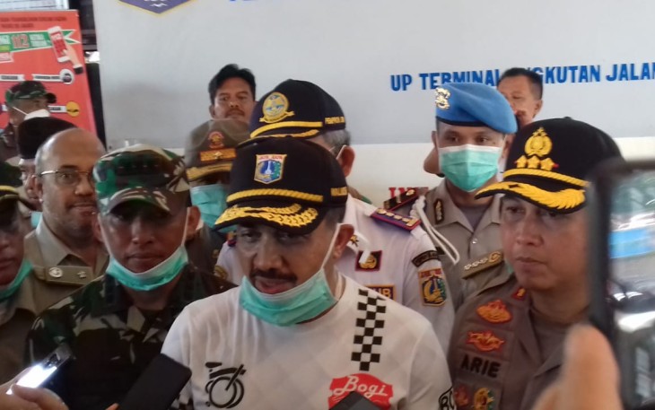 Muspiko Jaktim Laksanakan Aksi Bersih-Bersih dan Penyemprotan Disinfektan di Terbus Kp. Rambutan