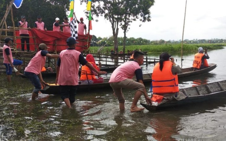Lomba Perahu Dayung