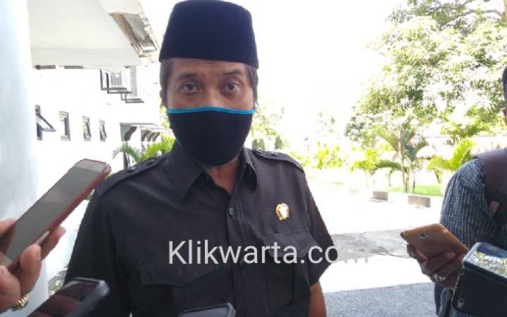 Ketua DPRD Kabupaten Blitar Suwito Saren Satoto saat dihubungi awak media (foto : Faisal NR)