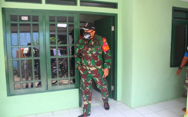 Dansatgas TMMD 107 Kodiim 0508/Depok Apresiasi Hasil Kerja Renovasi Rutilahu