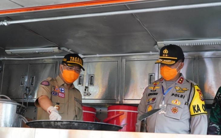 Gubernur Bengkulu Rohidin Mersyah bersama kapolda dan Danrem membuka Dapur Lapangan 