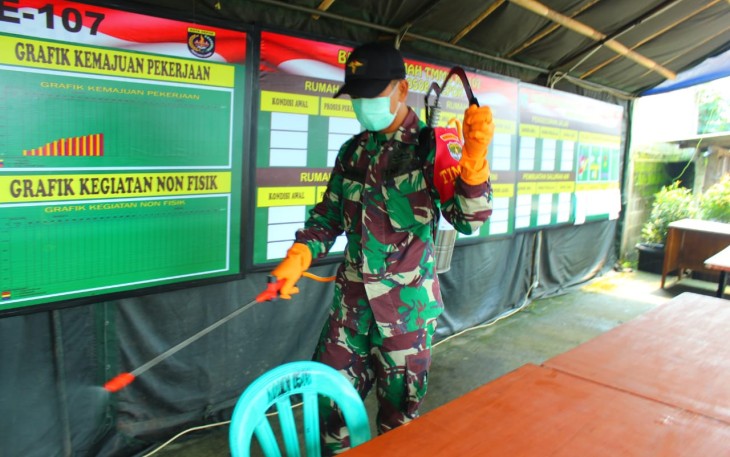 Pos TMMD ke 107 Disemprot Disifektan