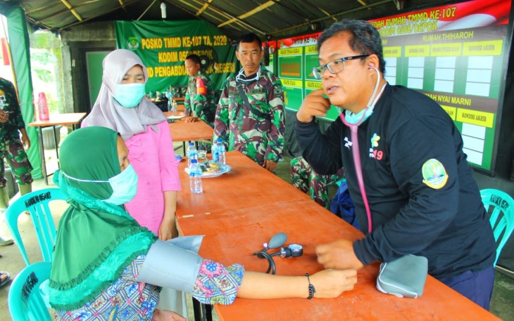 Warga Nikmati Layanan Pemeriksaan Kesehatan Gratis Satgas TMMD 107 Kodim 0508/Depok