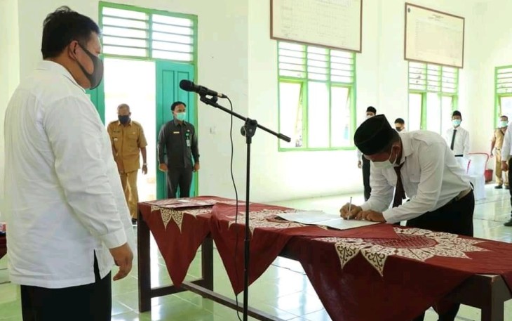 Bupati Mukomuko Choirul Huda Melantik Anggota Badan Permusyawaratan Desa Terpilih se Kecamatan Air Manjunto 