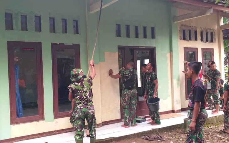 Pengurus Mushola Al Mahri Apresiasi Pengecatan oleh Satgas TMMD 107 Kodim 0508/Depok