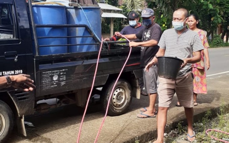 Penyemprotan Disinfektan Desa Air Periukan 