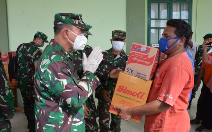 Pangdam XIV/HSN Serahkan Bantuan Kemanusiaan