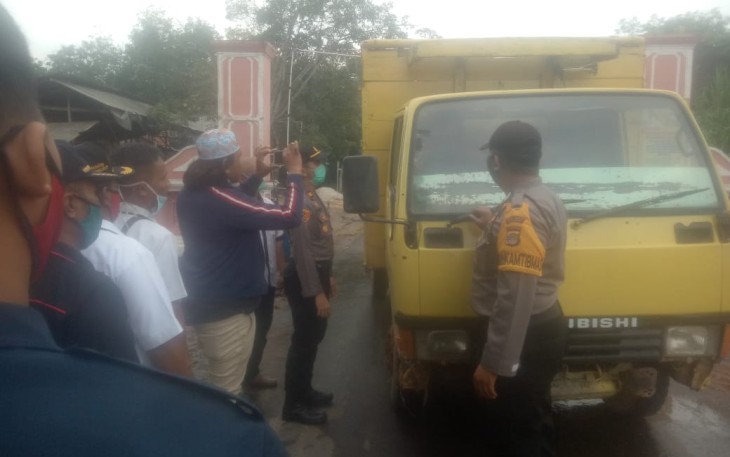 Polsek Menggala Bersama Uspika Menggala Timur Bagikan 1000 Masker