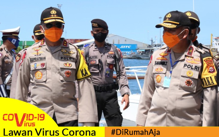 Kapolda Bengkulu Irjen Pol Drs. Supratman MH (kiri)