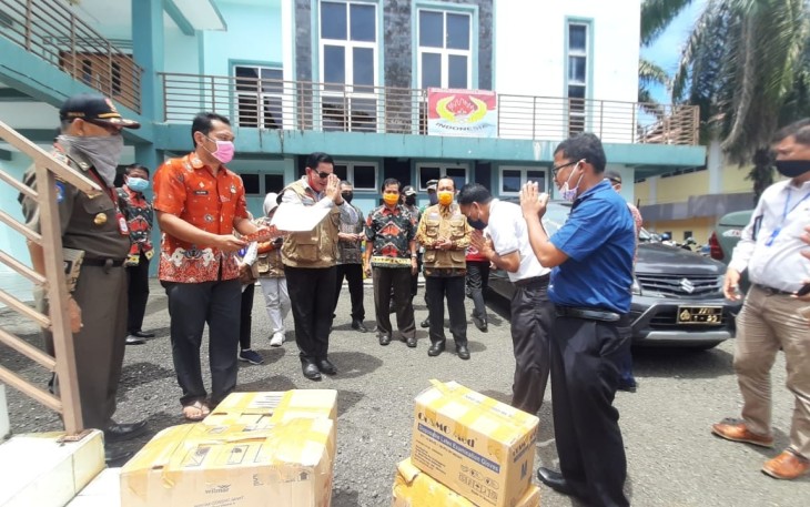 PT Pamor Ganda Serahkan Bantuan Peralatan Penanganan dan Pencegahan Covid-19 Pada Tim Gugus Tugas Kabupaten Bengkulu Utara 