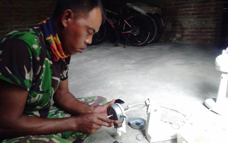 TNI Ahli Elektro Tampil di Lokasi TMMD