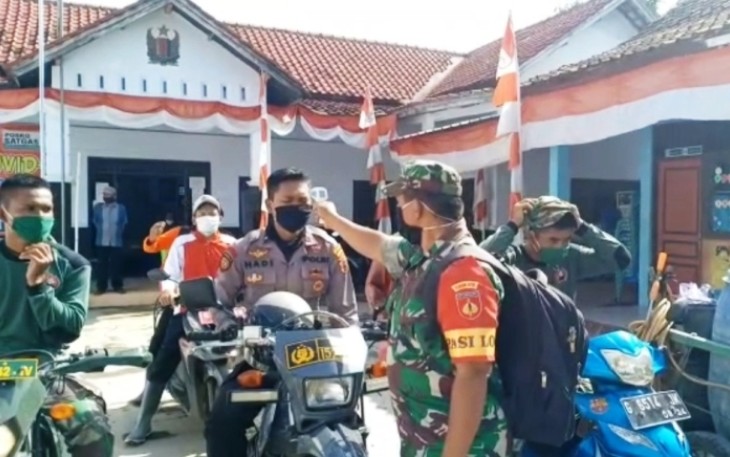 Tim Pencegahan Virus Corona Kodim Pekalongan Cek Suhu Tubuh Tamu Masuk Lokasi TMMD