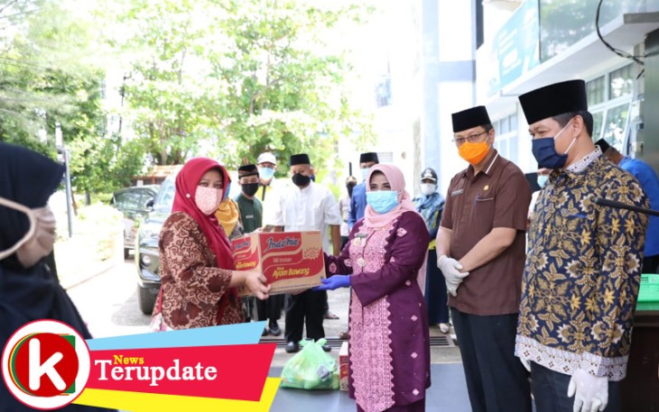 Pemko Tanjungpinang Bagikan Sembako Gratis
