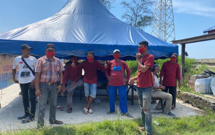 Partai PDI-P Aceh Singkil saat membagikan masker di Singkil.