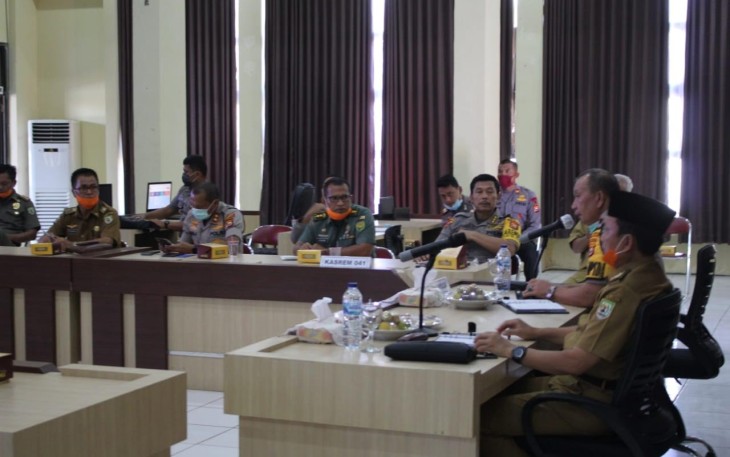 Hamka Sabri yang juga merupakan Ketua Gugus Tugas Covid-19 Provinsi Bengkulu saat rapat
