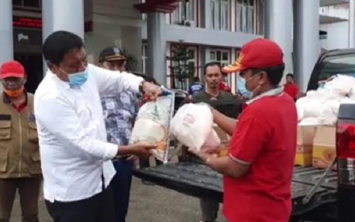 Bupati Mian Salurkan Bantuan Sembako Pada ODP Covid-19