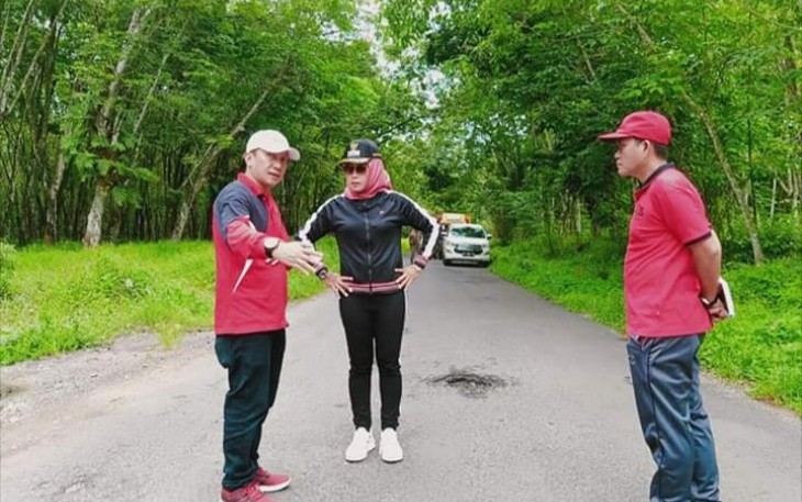 Bupati Tulang Bawang Hj Winarti SE MH saat berkoordinasi
