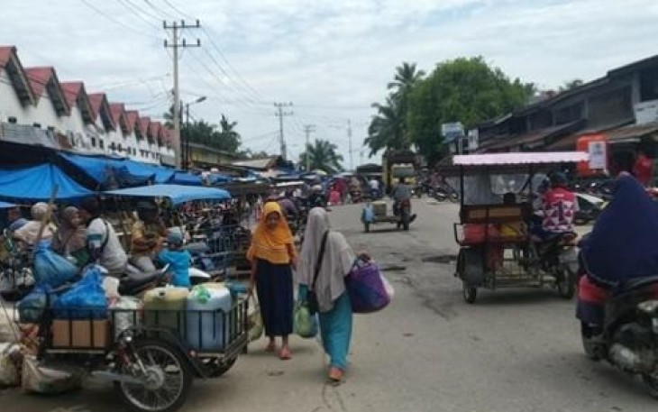 Aktivitas di Pasar Mingguan Rimo