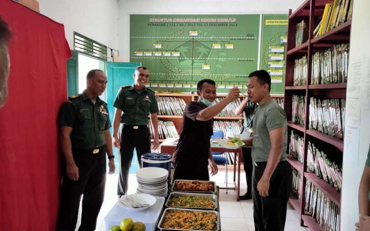 Dandim 0209/LB Ucapkan Selamat Bagi Anggota Kodim yang Naik Pangkat