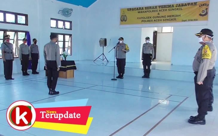Kapolres Aceh Singkil AKBP Mike Hardy Wirapraja SIK saat memimpin sertijab dua Perwira Polres setempat.