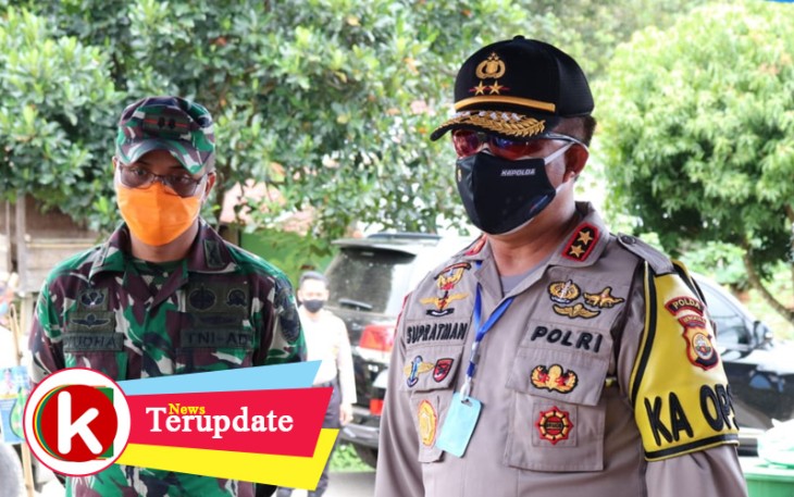 Kapolda Bengkulu di sela-sela penyaluran Alat Pelindung Diri (APD)