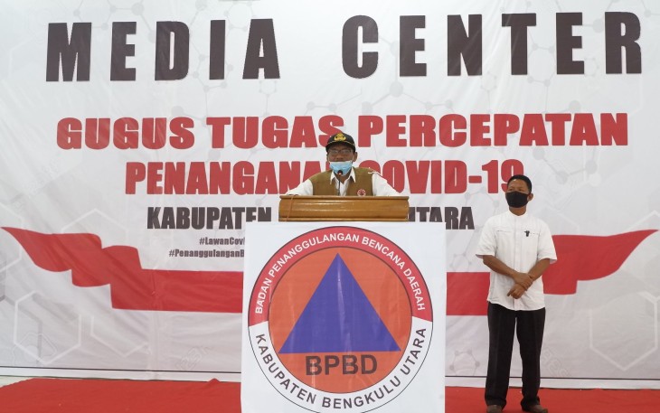 Asisten I Setdakab Bengkulu Utara Dullah SE Saat Melakukan Konferensi Pers 