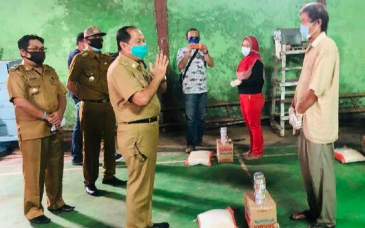 Walikota Tinjau Langsung Penyaluran Bansos di Lima Keluraha