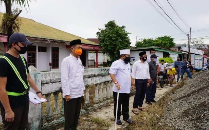 Wali Kota Bengkulu Helmi Hasan Saat Meninjau Langsung Pembangunan Jalan 