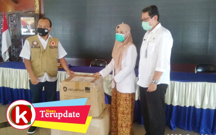 Forum Komunikasi Masyarakat Indonesia-Singapura Berikan Bantuan APD bagi Pemkot Tegal