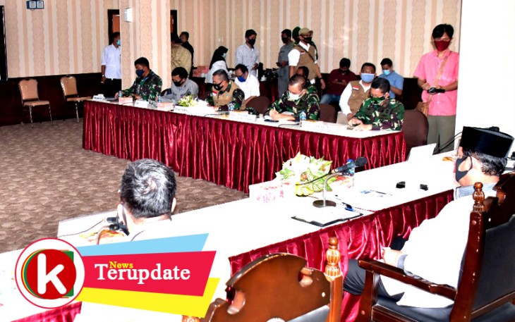 Danrem 033/WP Bersama FKPD Kepri Hadiri Rakor Percepatan Penanganan Covid-19 di Batam