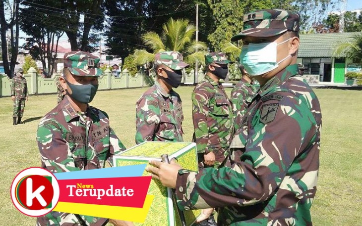 Dandim 1310/Bitung Serahkan Bingkisan Tunjangan Hari Raya