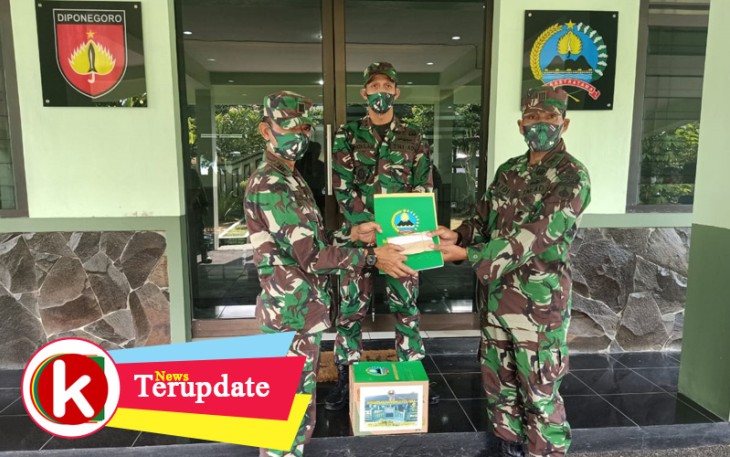 Dandim 0735/Surakarta Berikan Bingkisan dan THR Kepada Prajurit dan PNS