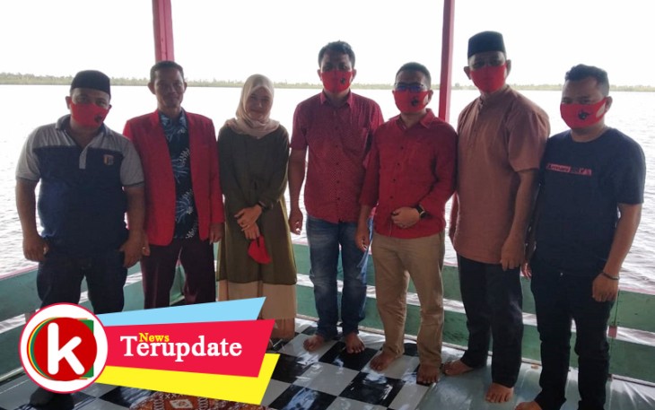 Ketua PDI-P Aceh Singkil sekaligus anggota Dewan setempat melakukan silaturahmi dengan para kader dan simpatisan Partai.