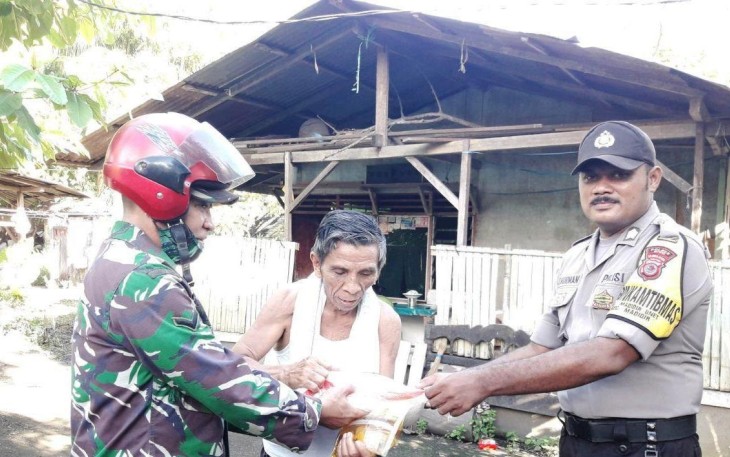 TNI-Polri Terus Berbagi Kasih