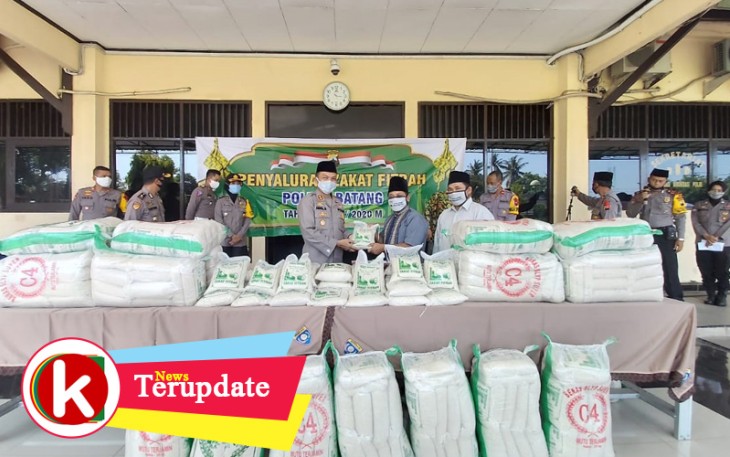 Kapolres Batang Bagikan Ratusan Paket Zakat Fitrah